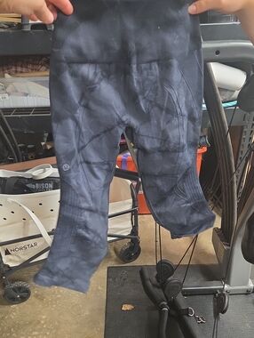 lululemon athletica Navy Tie-Dye Ankle Cropped Leggings